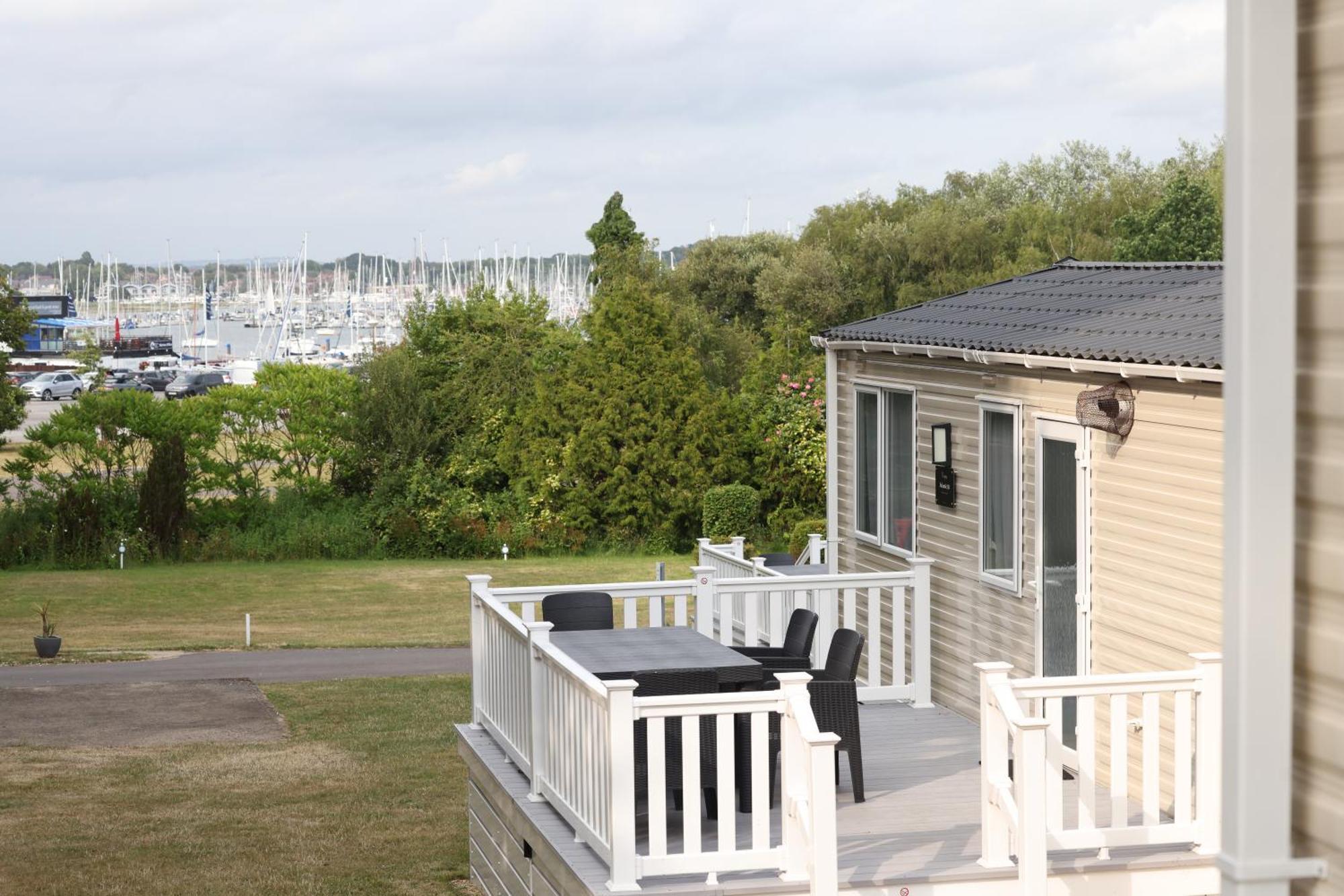 Mercury Yacht Harbour And Holiday Park Bursledon Екстер'єр фото
