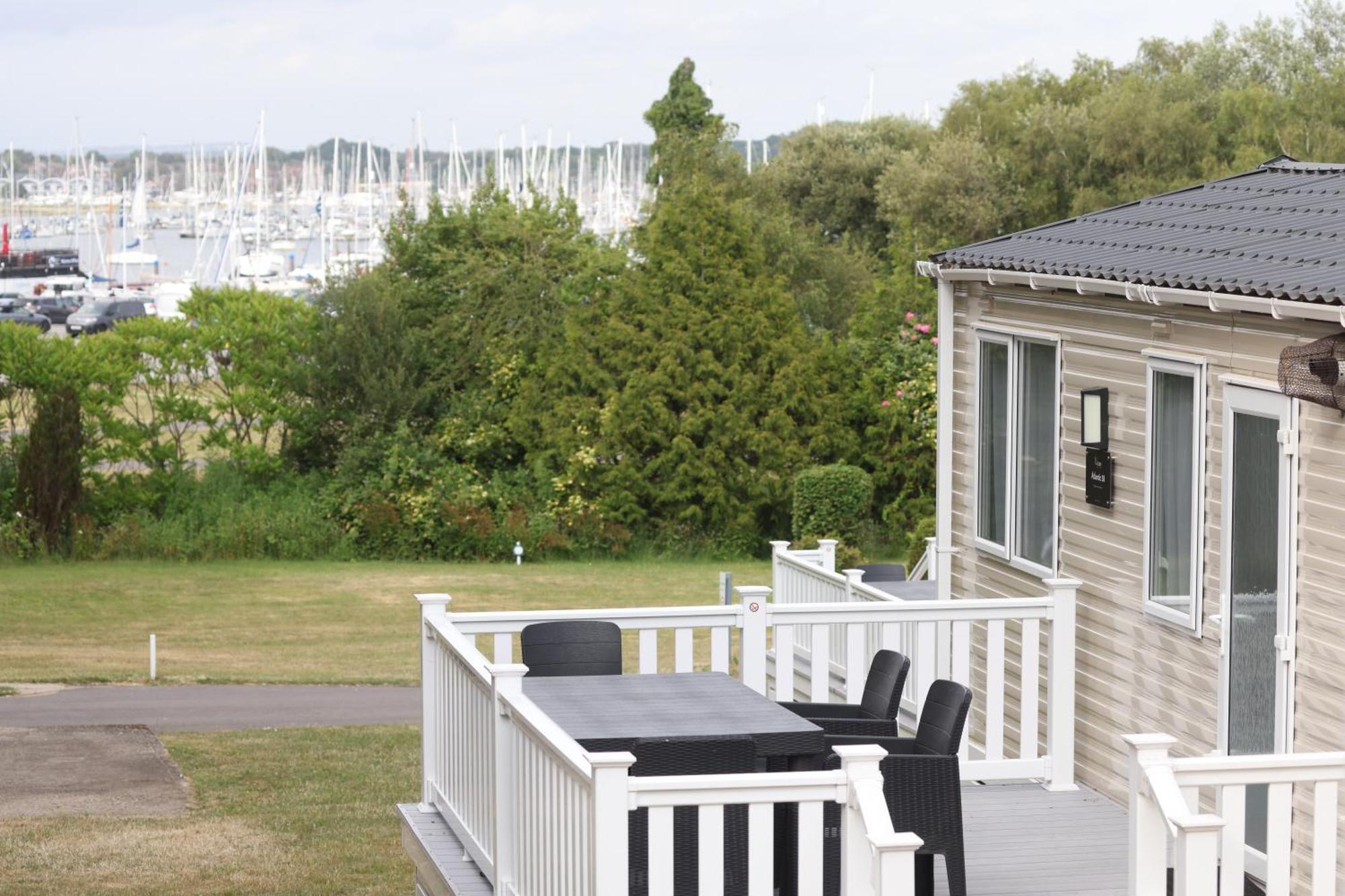 Mercury Yacht Harbour And Holiday Park Bursledon Екстер'єр фото