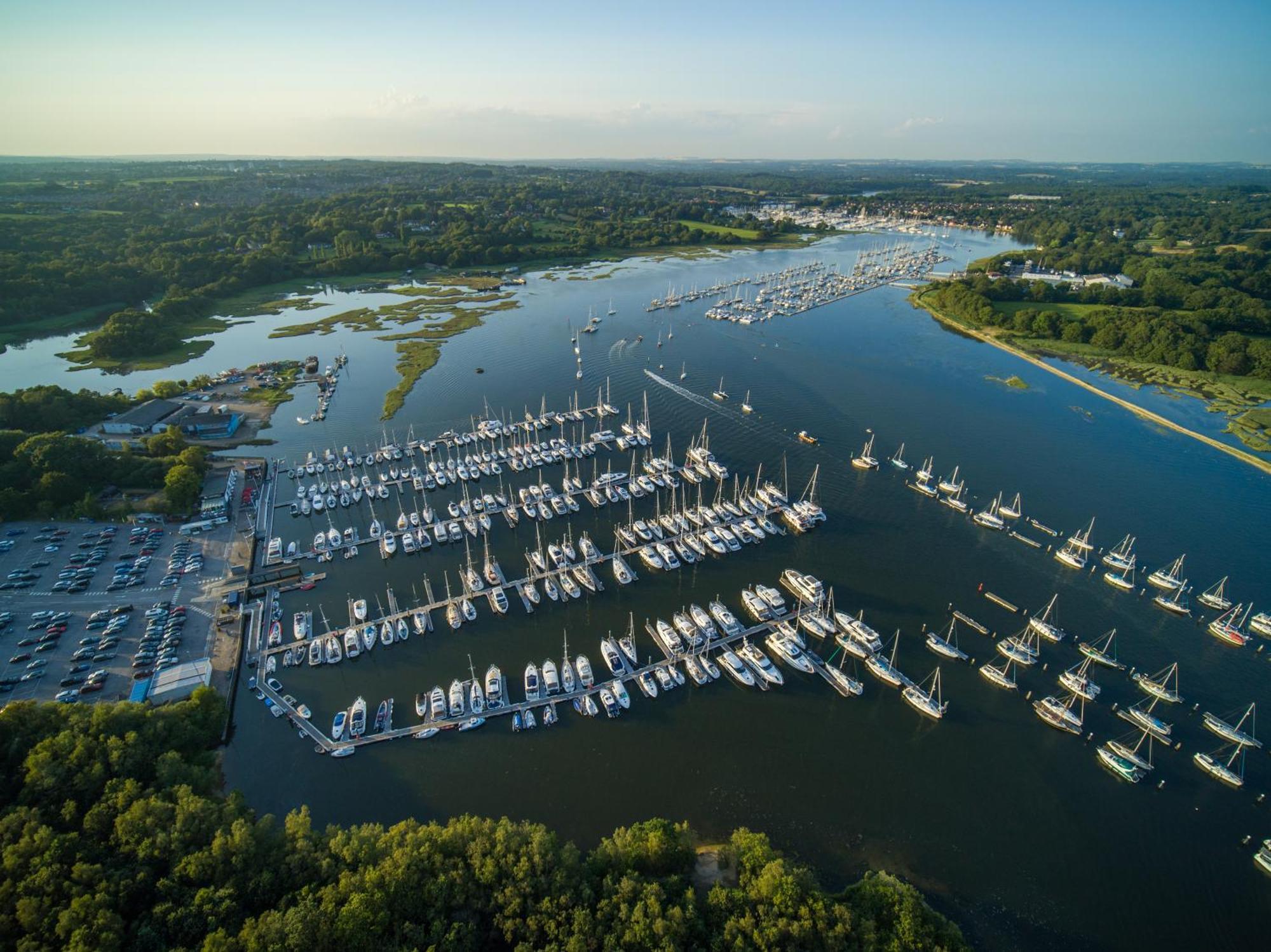 Mercury Yacht Harbour And Holiday Park Bursledon Екстер'єр фото