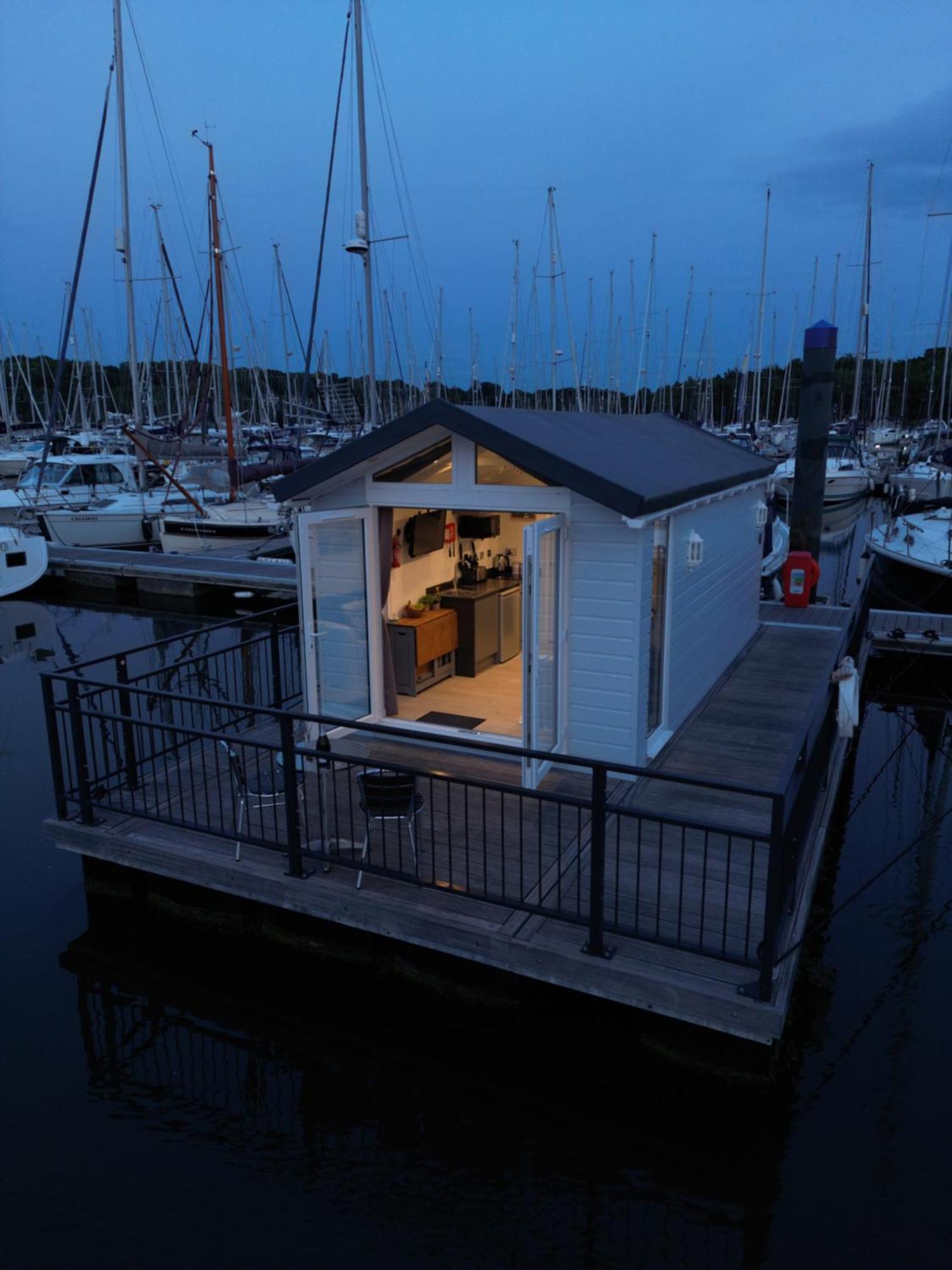 Mercury Yacht Harbour And Holiday Park Bursledon Екстер'єр фото