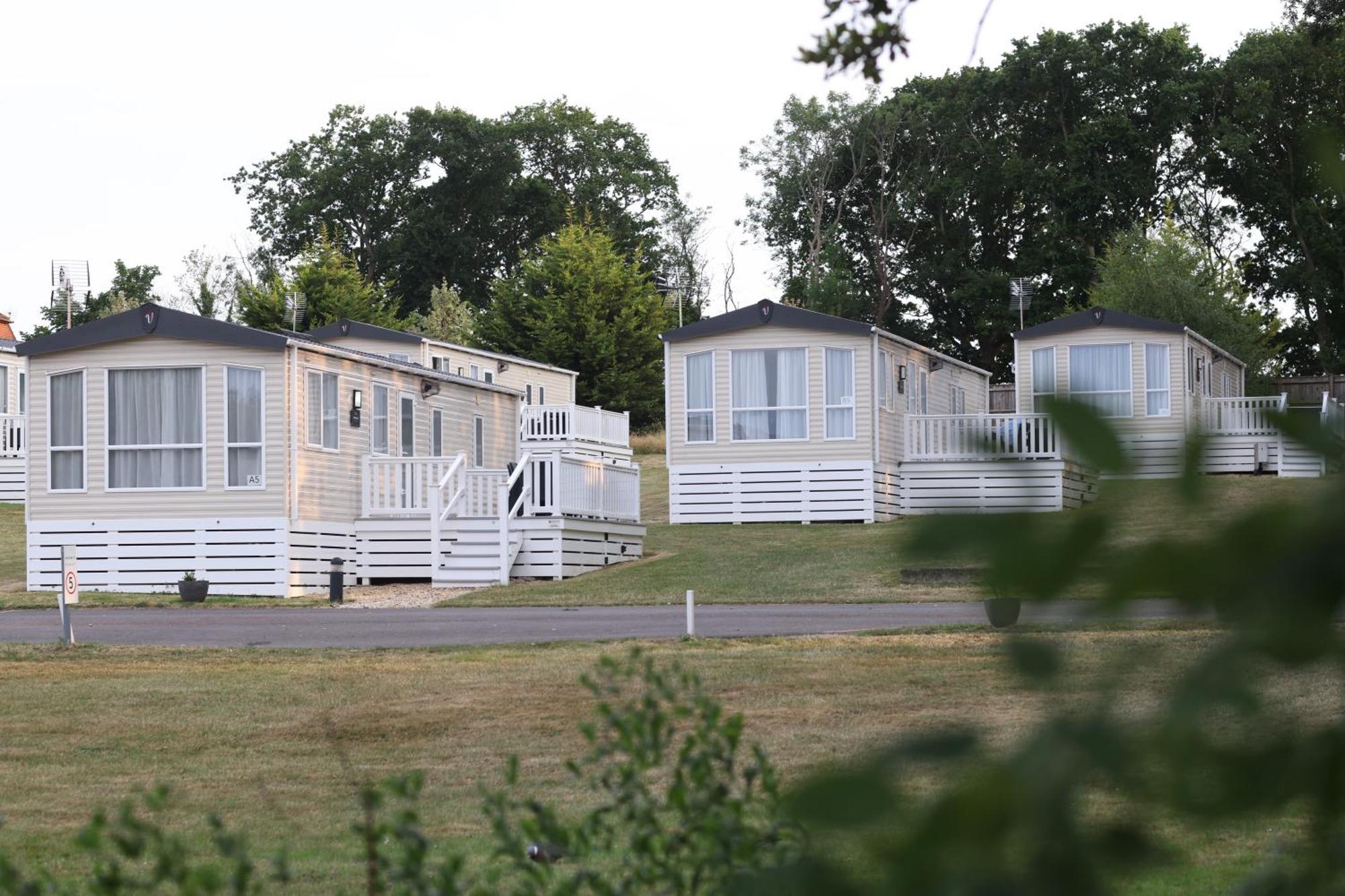 Mercury Yacht Harbour And Holiday Park Bursledon Екстер'єр фото
