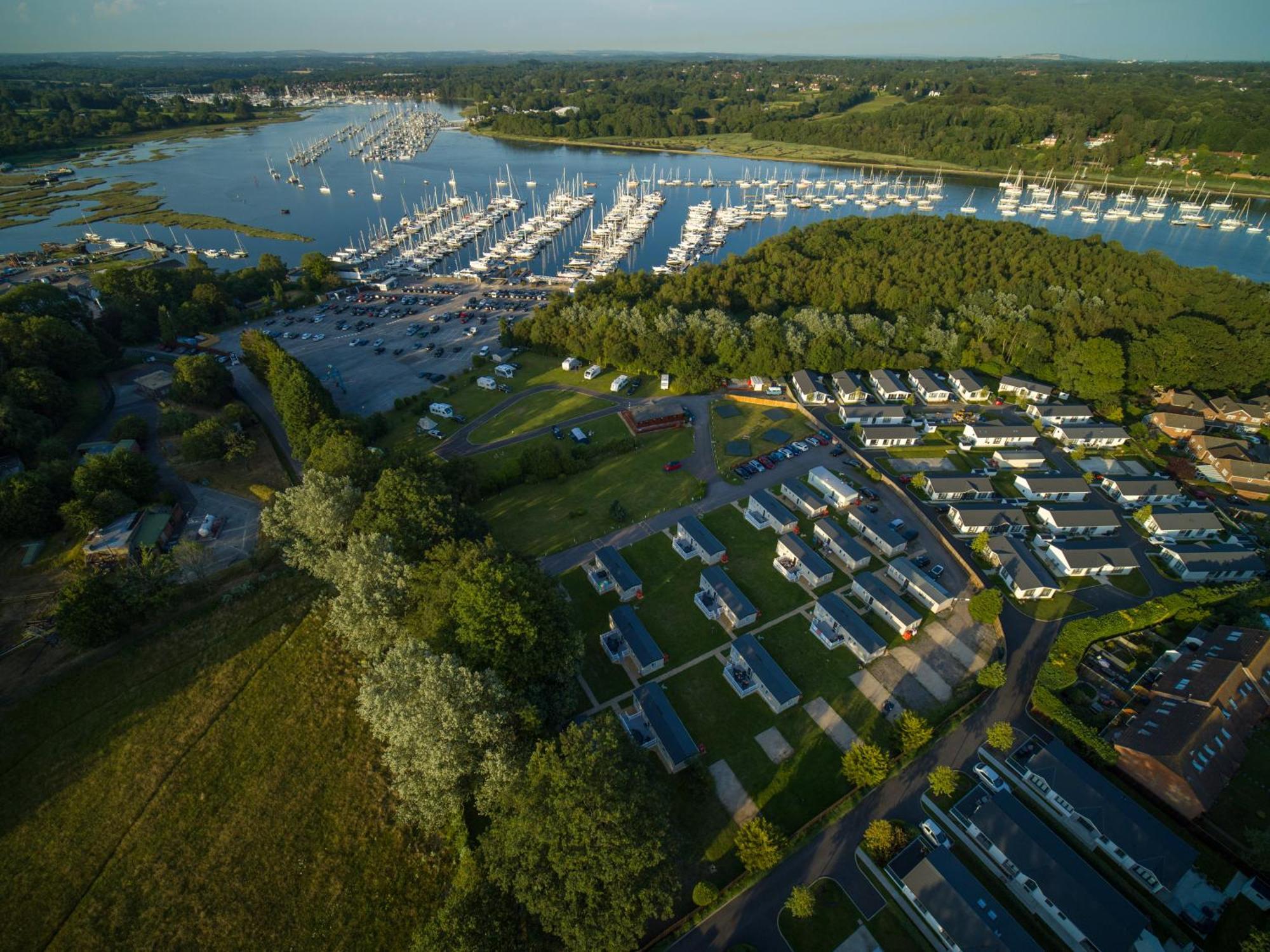 Mercury Yacht Harbour And Holiday Park Bursledon Екстер'єр фото