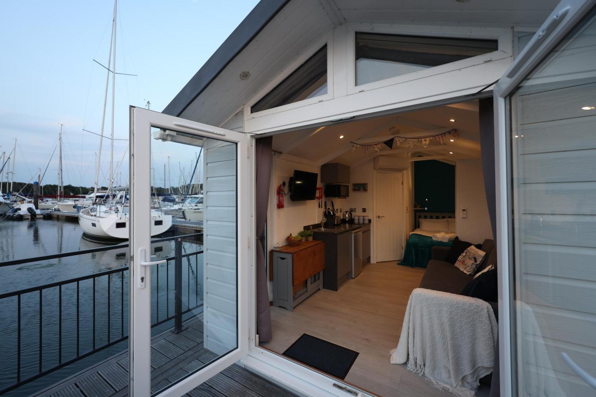 Mercury Yacht Harbour And Holiday Park Bursledon Екстер'єр фото