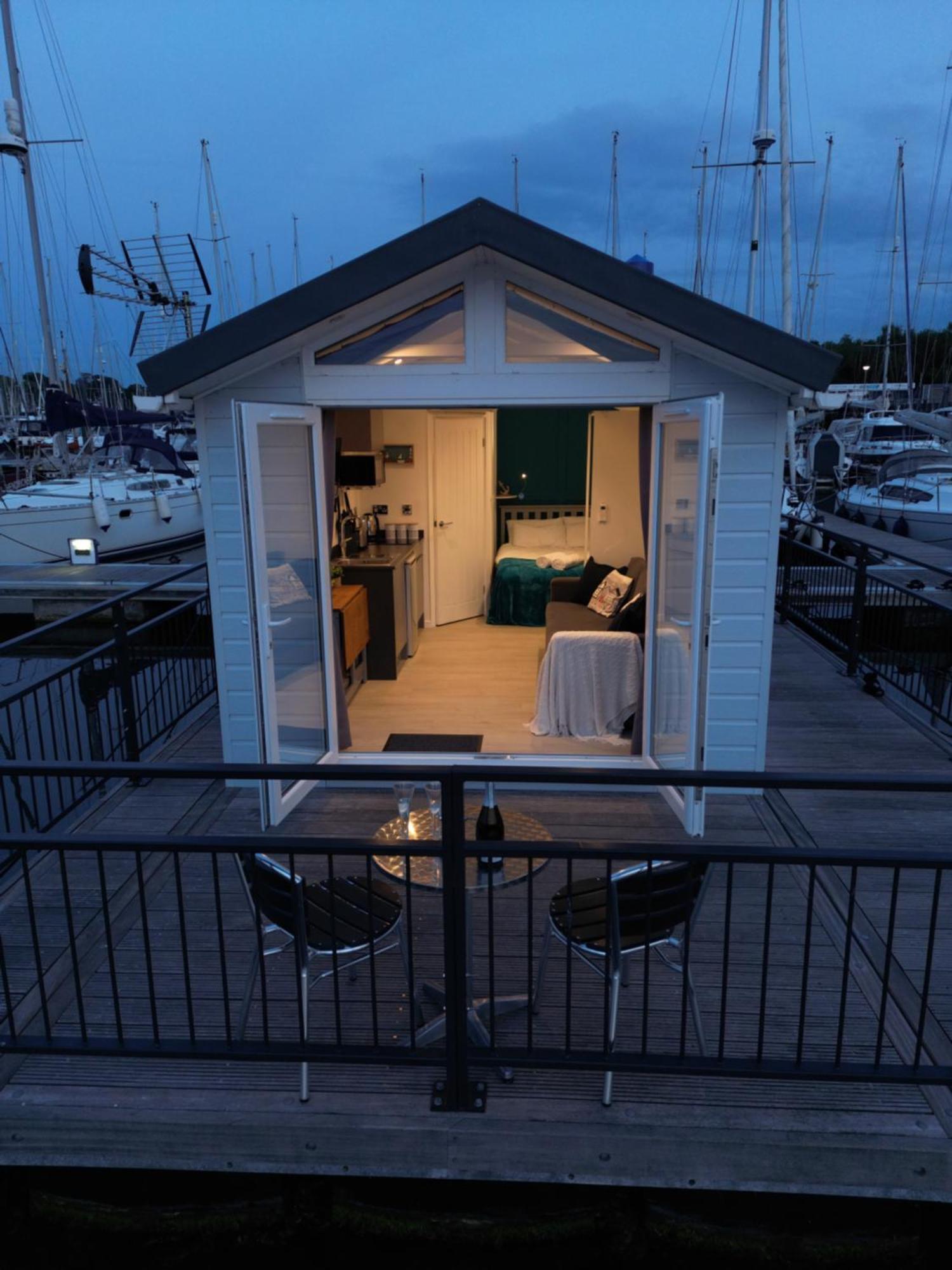 Mercury Yacht Harbour And Holiday Park Bursledon Екстер'єр фото