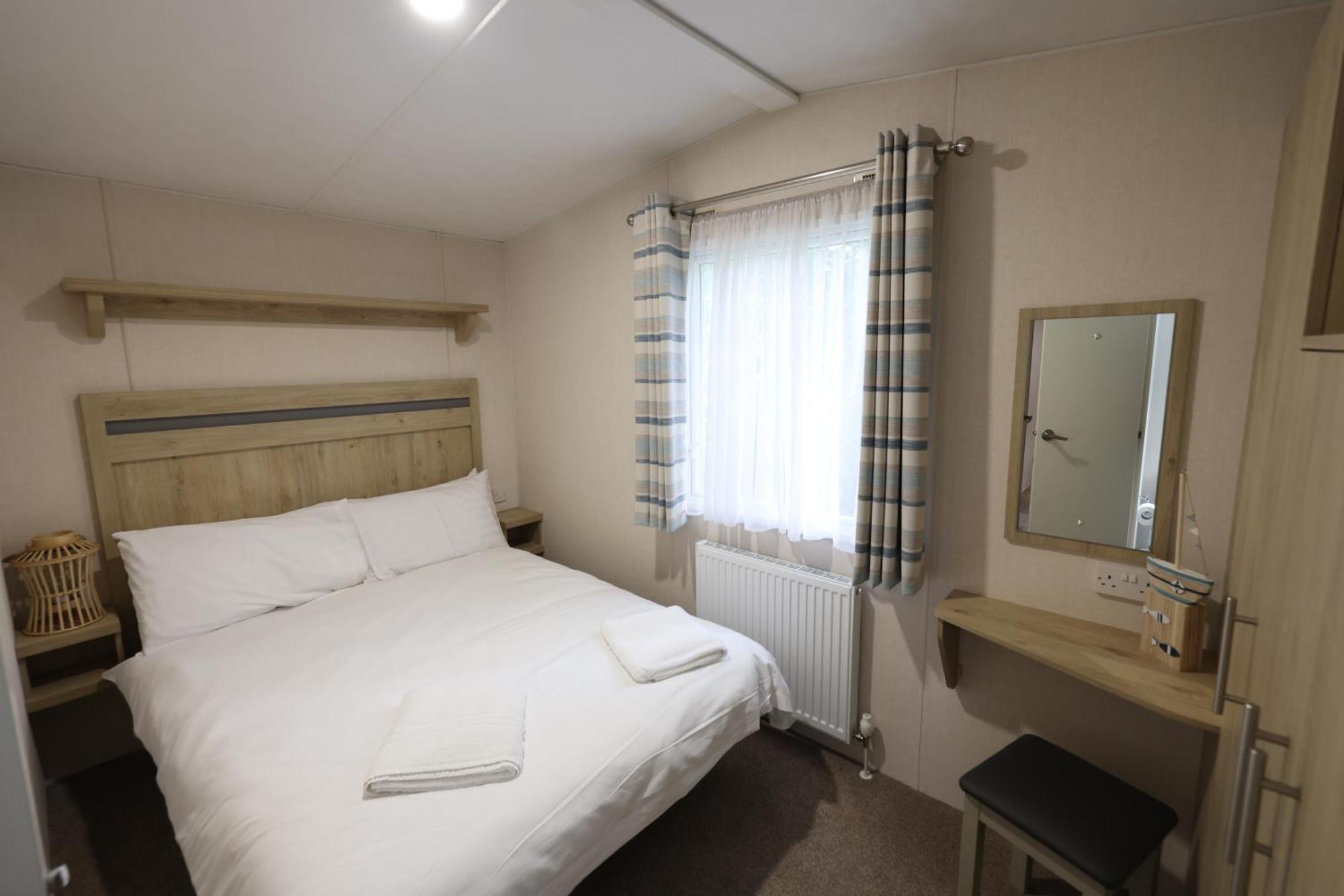 Mercury Yacht Harbour And Holiday Park Bursledon Екстер'єр фото