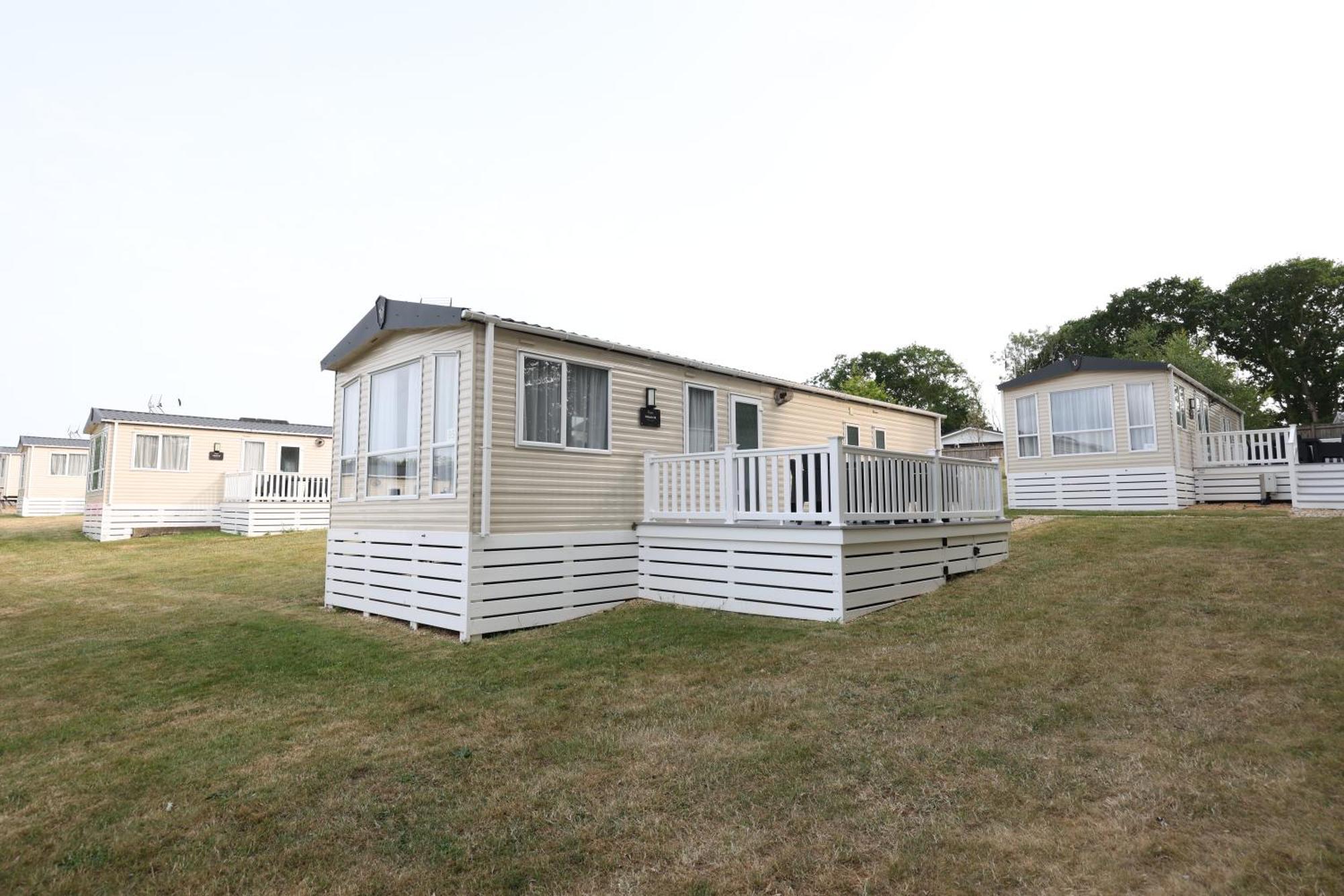 Mercury Yacht Harbour And Holiday Park Bursledon Екстер'єр фото